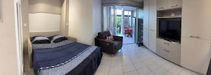Bügeleisen/Bügelbrett, Reisekinderbett, WLAN, Bettwäsche