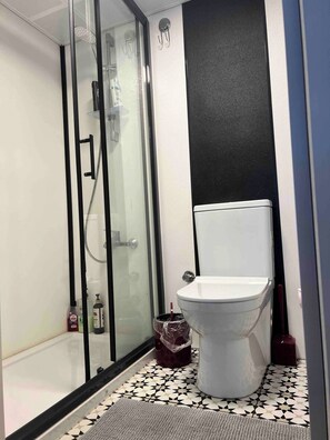 Mobile Home, 1 Bedroom, Balcony, Garden View | Bathroom - Tinyweeny House 15min to Ist Airport (Eyup)