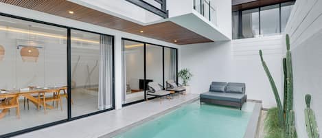 Outdoor pool, pool loungers