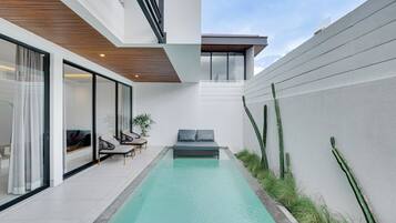 Outdoor pool, pool loungers