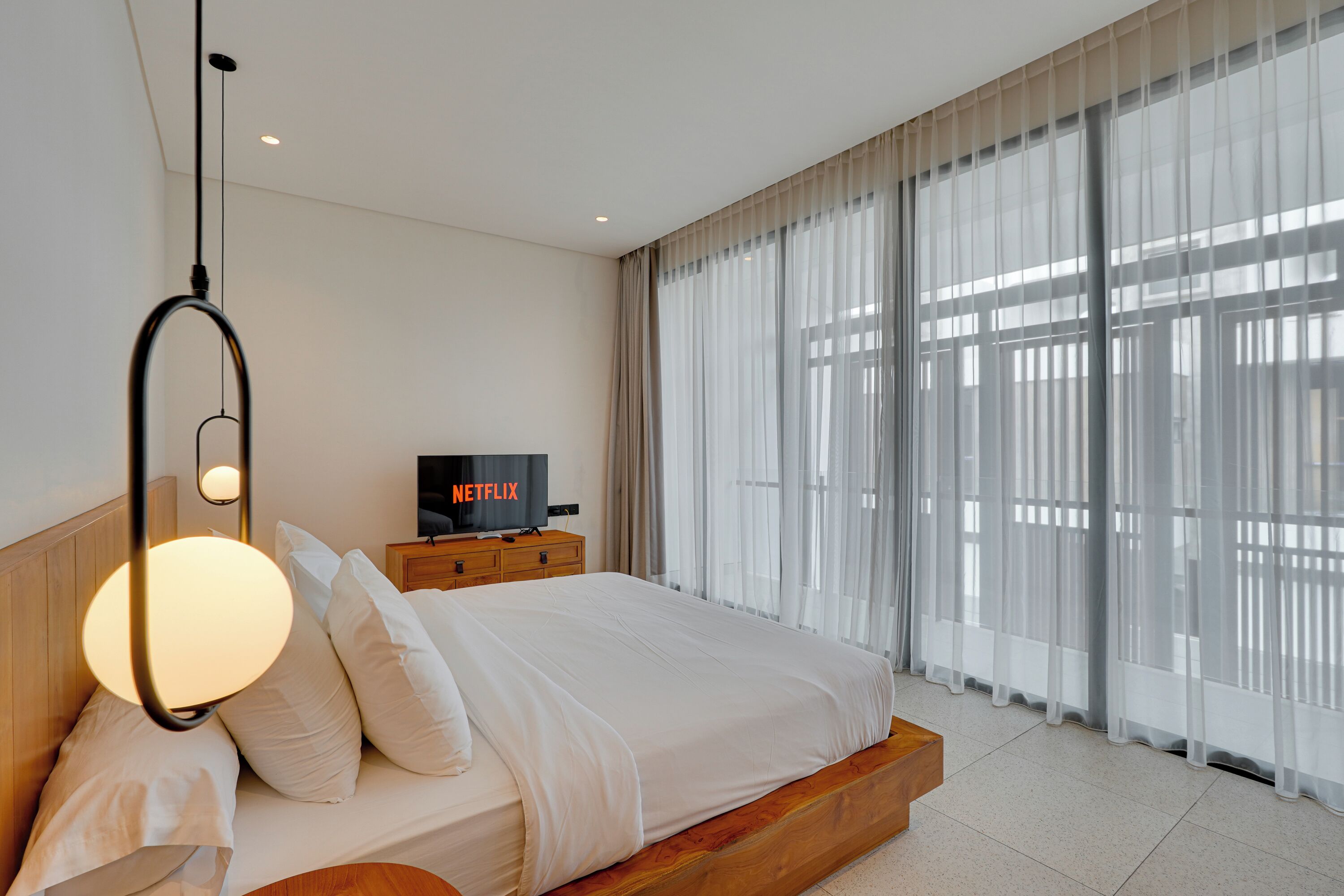 Caja de seguridad en la habitación y escritorio 