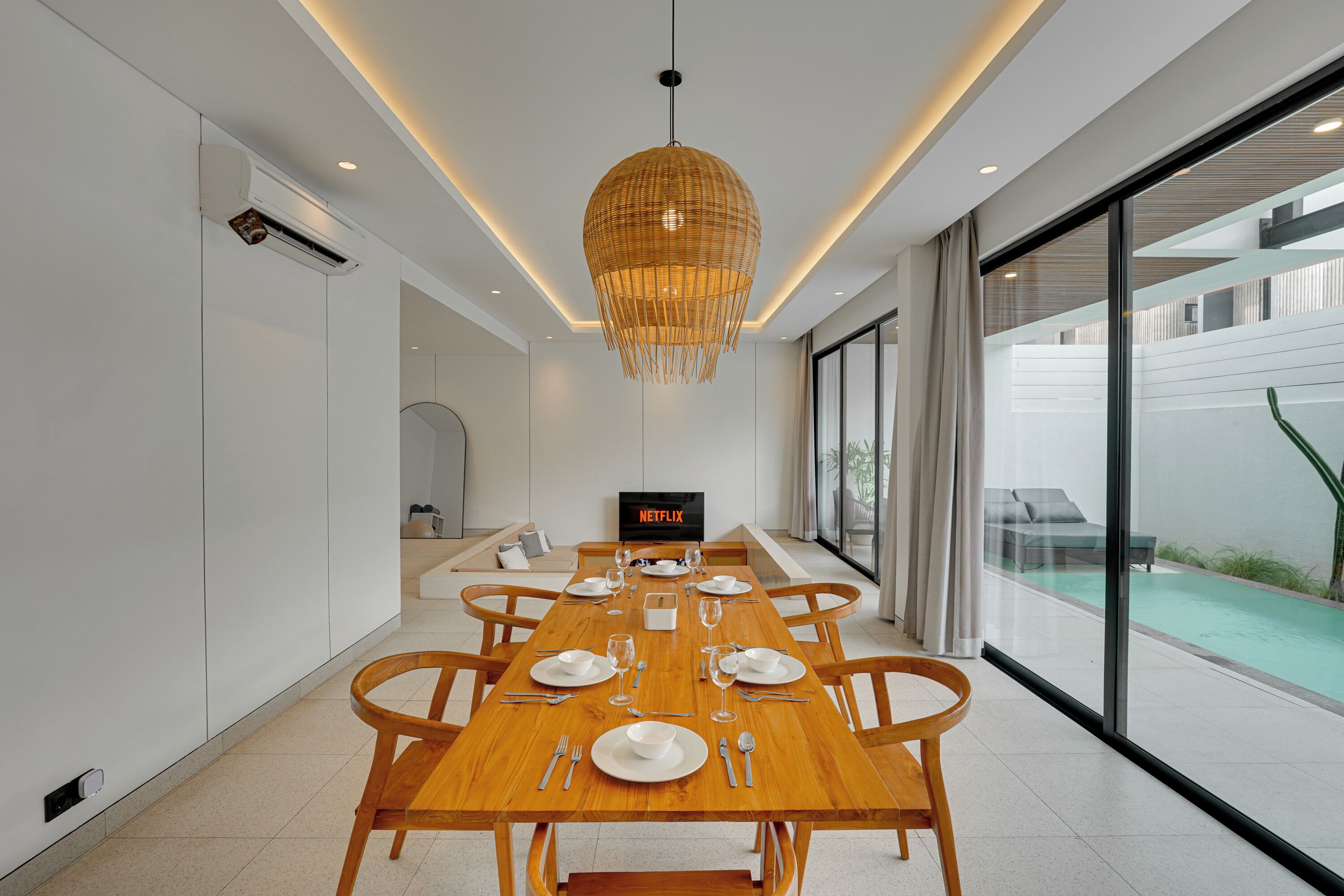 Villa, vistas a la piscina | Servicio de comidas en la habitación