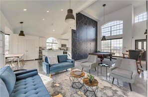 Living area - 5BR Spacious Family Home w/ Pool, Game Room & more (Dallas)