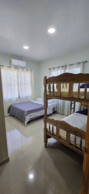 Room - Just 5-minutes away to the beach. Spacious 5-bedroom house at Costa Azul,Metalio (Metalio)