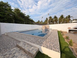 Pool - Just 5-minutes away to the beach. Spacious 5-bedroom house at Costa Azul,Metalio (Metalio)