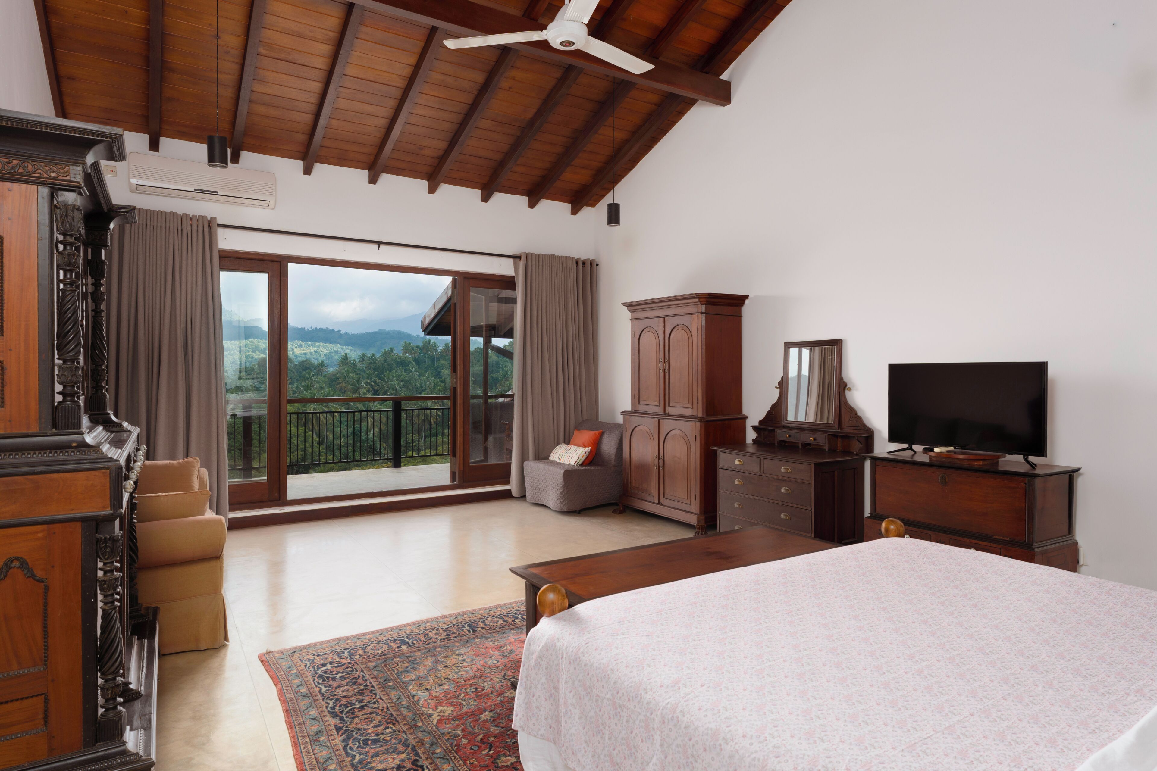 Grand Family Suite with Panoramic Mountain View - Early Check-in & out (on Availability) | Mountain view