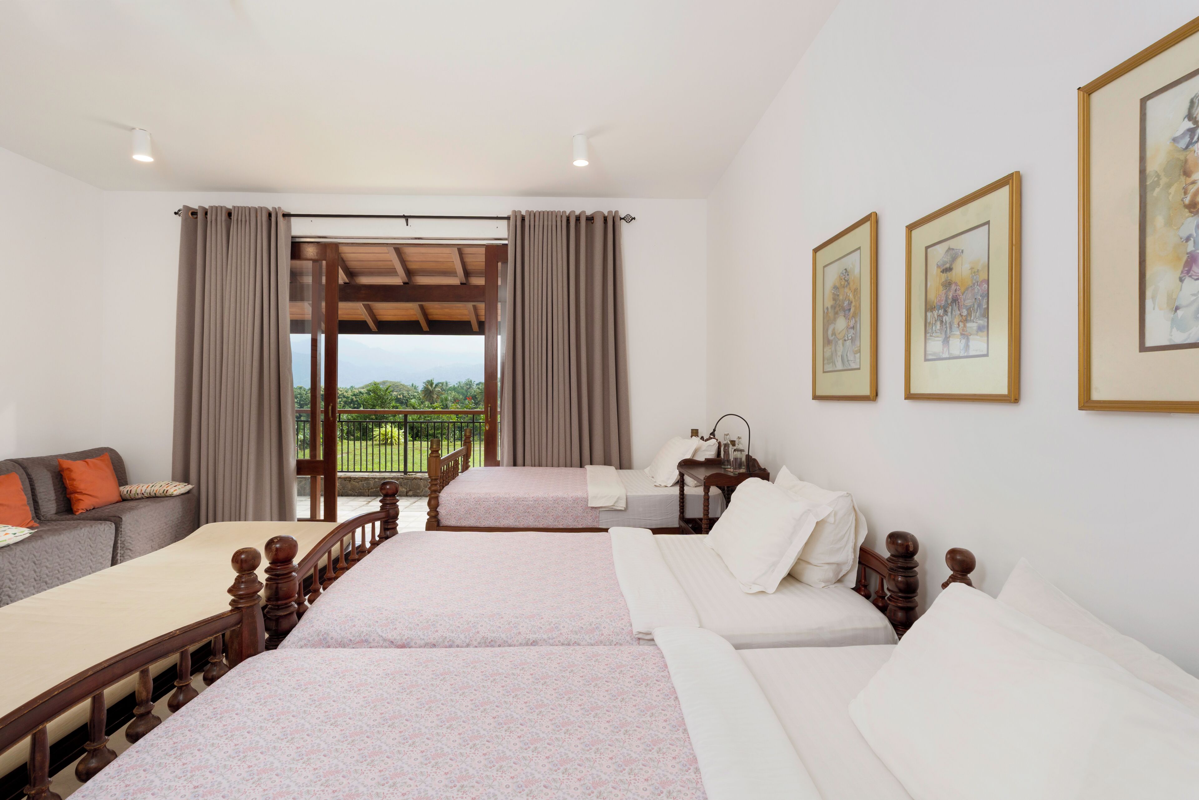 Deluxe Room with Mountain & Partial Pool View - Early Check-in & out (on Availability) | マウンテン ビュー