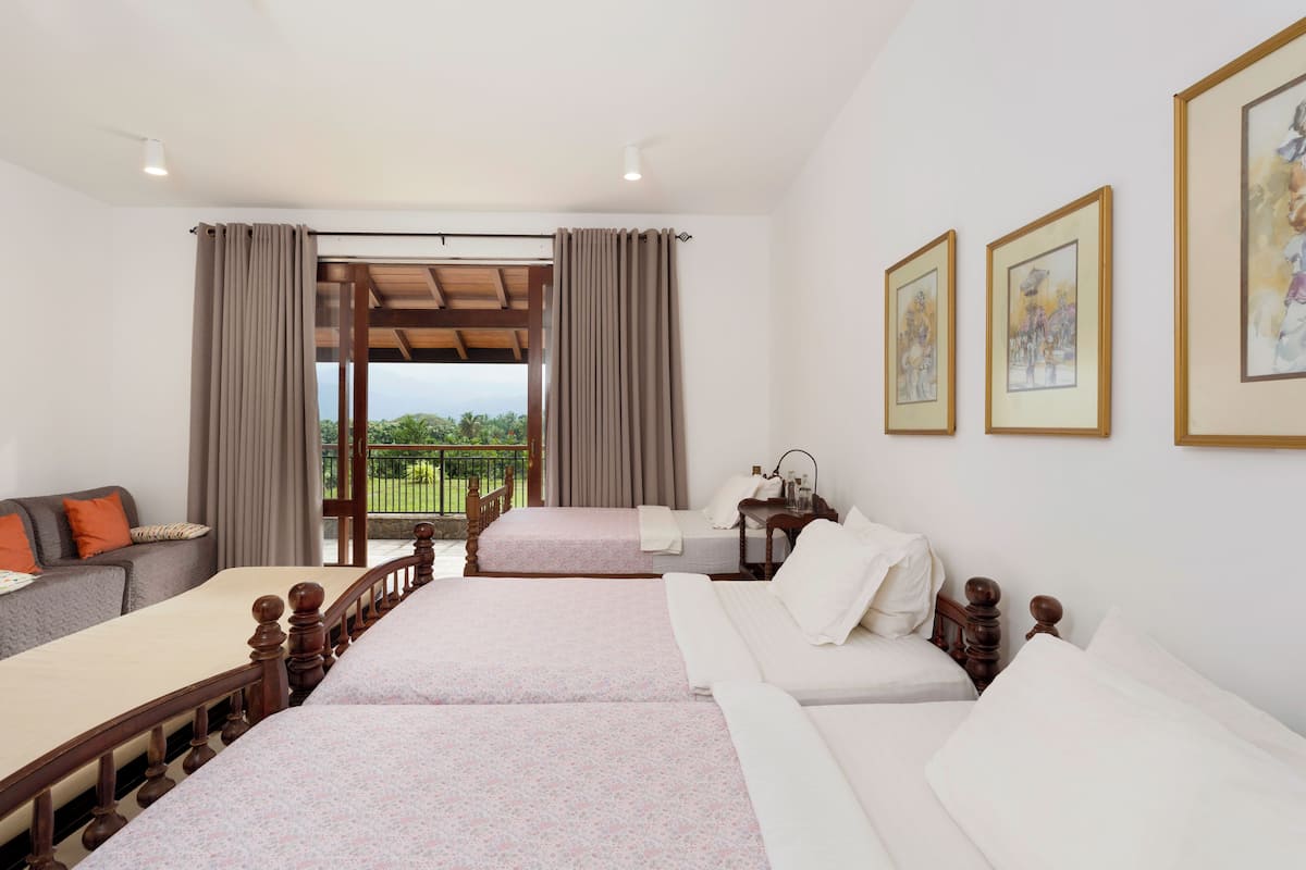 Deluxe Room with Mountain & Partial Pool View - Early Check-in & out (on Availability) | Fjellutsikt