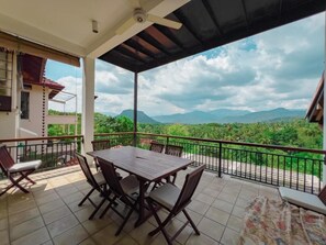 Outdoor dining - Villa Subashri - Digana (Maberiyatenna)