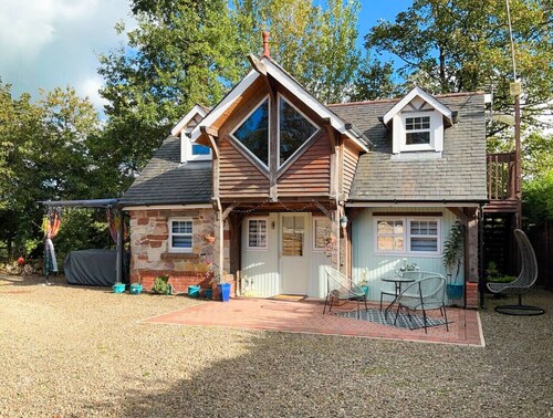 Lily Wood Cottage outside Hurlford