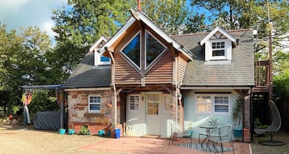 Lily Wood Cottage outside Hurlford