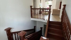 A staircase with wooden balusters and a handrail, leading to an upper floor. - Nora Lyn - Colombo (Colombo)