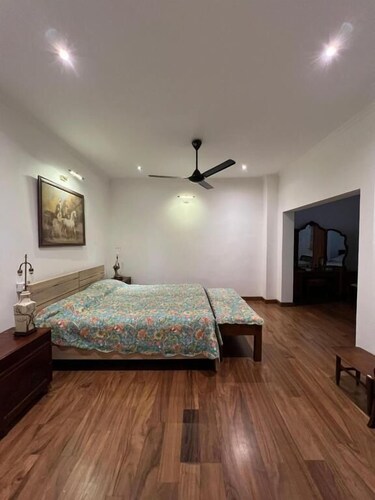 Nora Lyn - Colombo