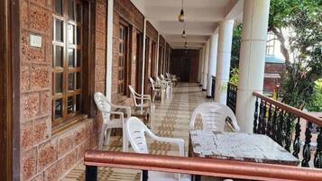 Deluxe Room | Tempat makan luar