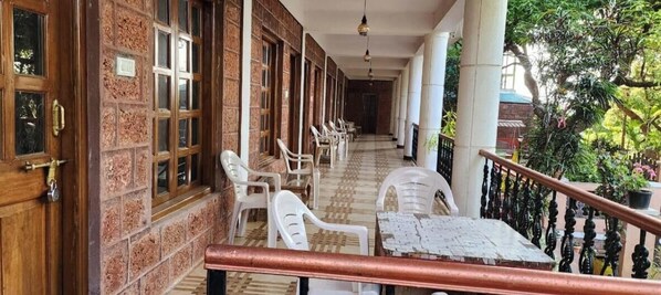 Deluxe Room | Outdoor dining - Godai Heritage (Mahabaleshwar)