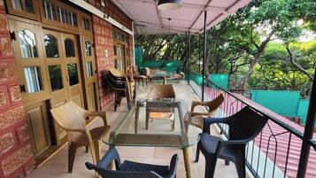 Deluxe Room | Tempat makan luar