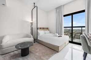 Tabla de planchar con plancha, wifi y ropa de cama 
