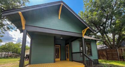 Charming Craftsman Home located in the Downtown Historic District of Hutto Texas