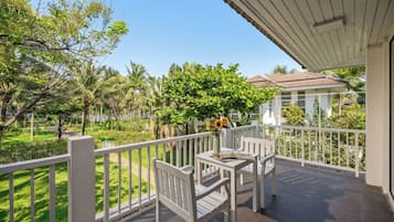 Deluxe Villa, 4 Bedrooms, Garden View | Outdoor dining