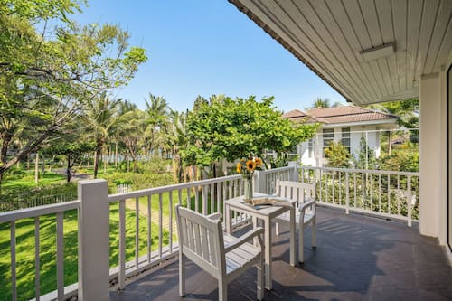 Deluxe Villa, 4 Bedrooms, Sea View | Outdoor dining