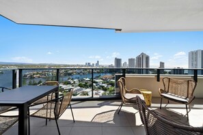 Outdoor dining - Panorama by Khove (Surfers Paradise)
