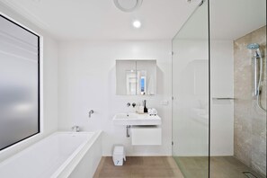 Shower, towels, shampoo - Panorama by Khove (Surfers Paradise)