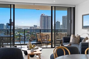 TV, offices - Panorama by Khove (Surfers Paradise)