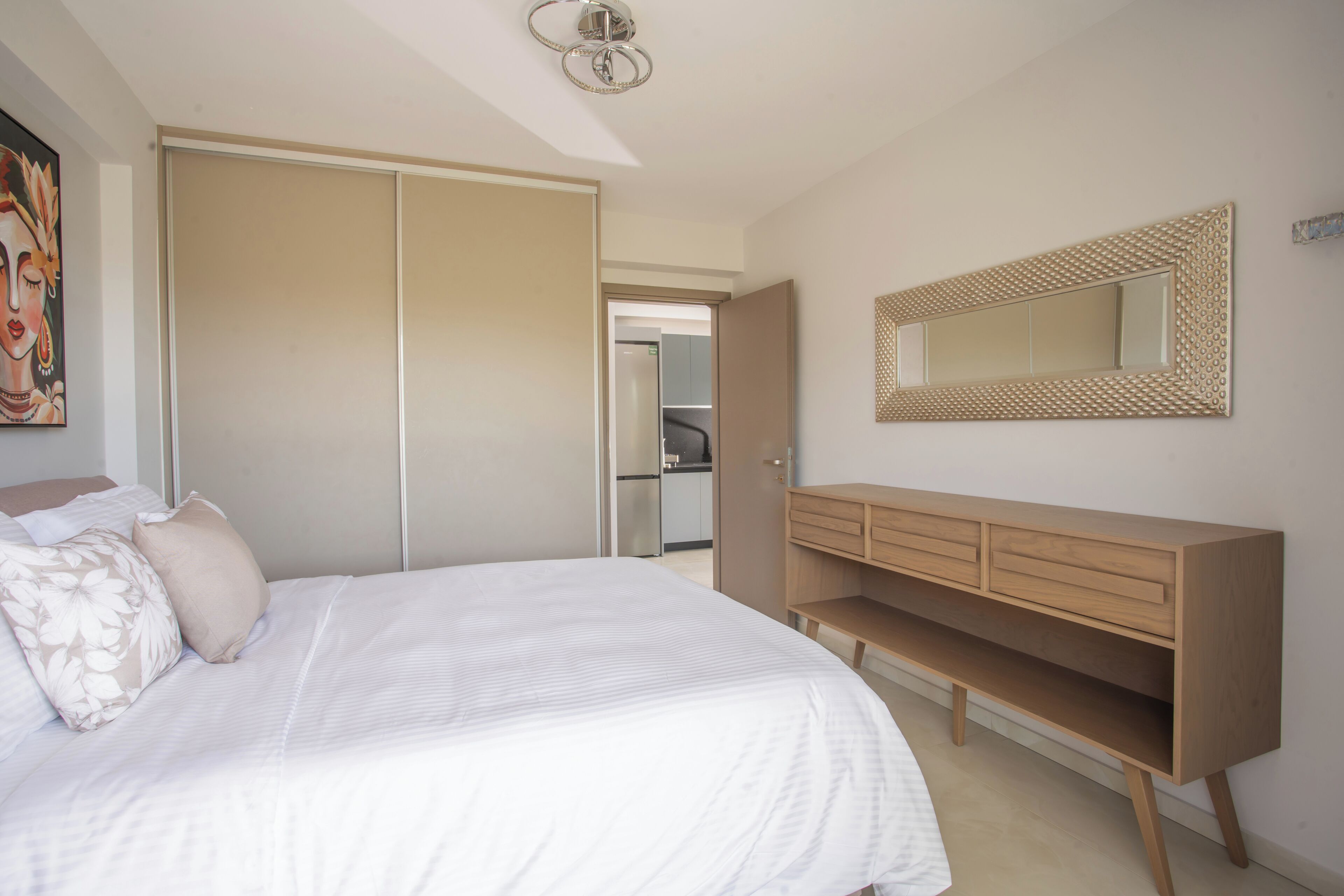 3 bedrooms, internet, bed sheets