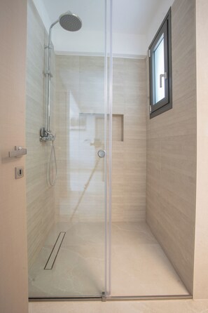 Bidet, towels, toilet paper - Brand new luxury apartment in Central location of Nidri, Lefkada. (PP53+8W Nydri)