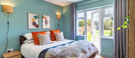 Luxury Bungalow, 3 Bedrooms | Hypo-allergenic bedding, free WiFi
