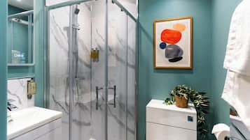 Bungalow Luxury, 3 camere da letto | Bagno | Asciugamani, sapone, shampoo, carta igienica