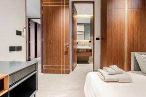 4 chambres, fer et planche à repasser, Wi-Fi, draps fournis