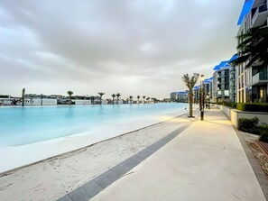 Pool - Sophisticated 2 Bed with Balcony l Meydan (Dubai)