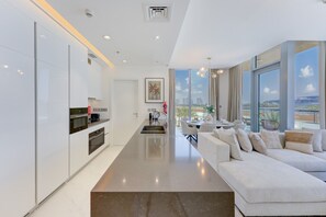 Interior - Sophisticated 2 Bed with Balcony l Meydan (Dubai)