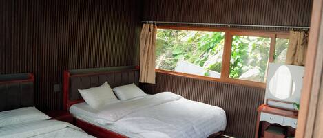 Deluxe Twin Room | Laptop workspace, free WiFi