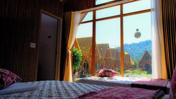 Deluxe Triple Room, Garden View | Laptop workspace, free WiFi
