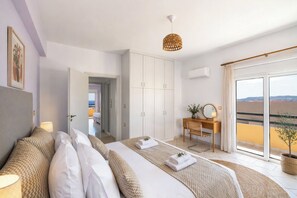 3 chambres, fer et planche à repasser, Wi-Fi, draps fournis