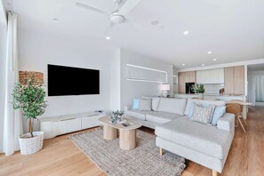 TV - Beachside Bliss - Sea Views & 300m to Kings Beach (Caloundra Region)