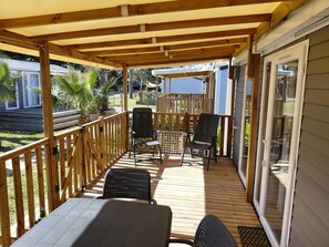 Outdoor dining - Vrbo Property (Vendres)