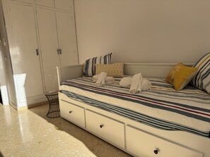 4 Schlafzimmer, Bügeleisen/Bügelbrett, WLAN, Bettwäsche