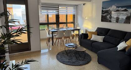 Apartment in main avenue with 4 bedrooms