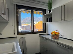 Four Ă micro-ondes, un four, surface de cuisson, lave-vaisselle