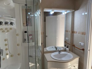 Bathroom - Vrbo Property (Benicàssim)