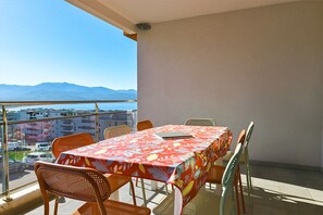 Outdoor dining - Chez Elisa et Patrick Arc En Ciel Bienvenue (Ajaccio)