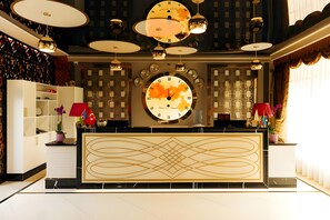 Lobby - Mariana Trench  (Sumqayıt)