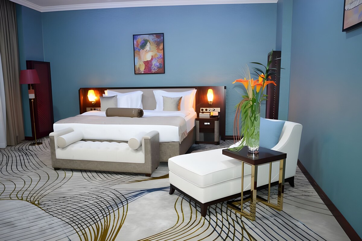Deluxe Double Room, Garden View | Peti besi dalam bilik, meja, ruang kerja komputer riba, kalis bunyi 