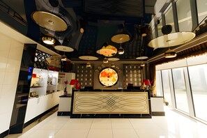 Lobby - Mariana Trench  (Sumqayıt)