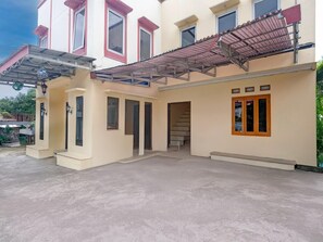 Exterior detail - Stylish DBL Suite Escape W/ Free Wifi and Parking (Megamendung)