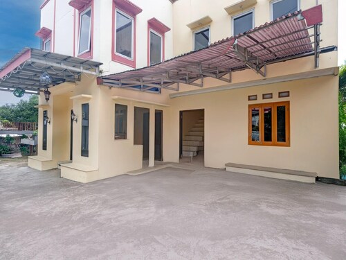Stylish DBL Suite Escape W/ Free Wifi and Parking
