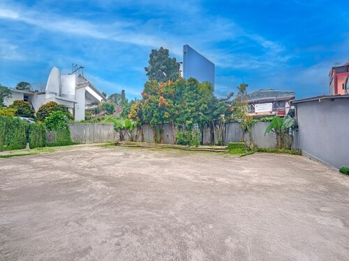 Stylish DBL Suite Escape W/ Free Wifi and Parking